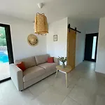 Le Pool House Panzió 4*