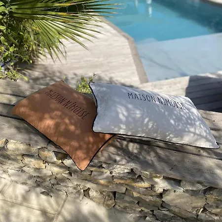 Le Pool House Panzió 4*