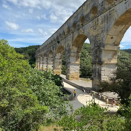 Panzió Le Pool House Nîmes