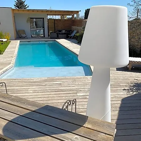 Le Pool House 3* Nîmes