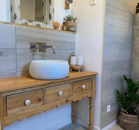 Le Pool House فندق مبيت وإفطار نيم