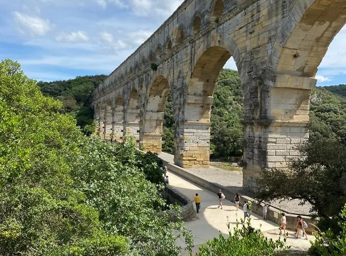 Panzió Le Pool House Nîmes