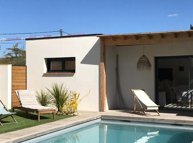 Le Pool House Panzió 4*