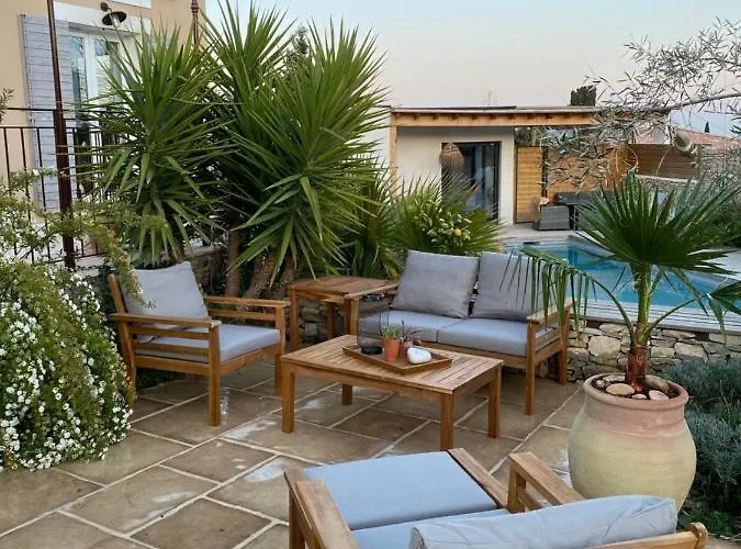 Le Pool House 4* نيم