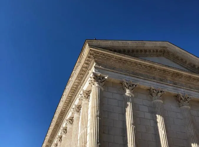 Le Pool House Panzió Nîmes
